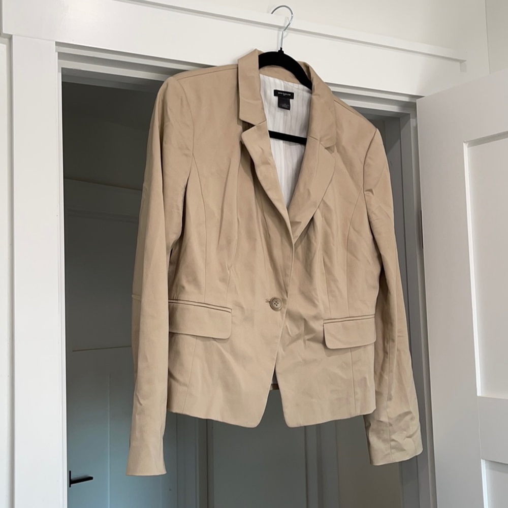 Tan fully lined suit jacket by Ann Taylor